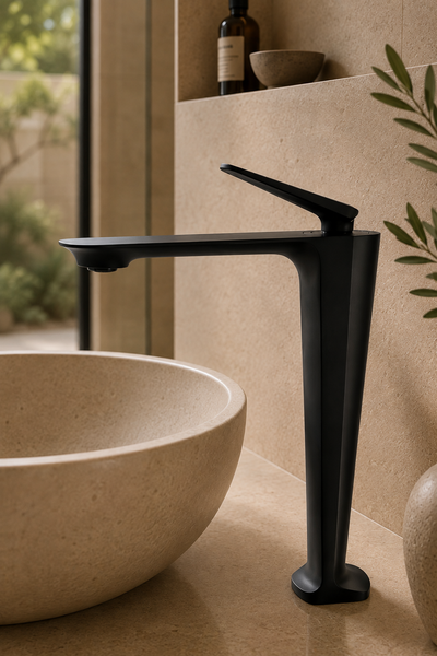 Mitigeur de lavabo NÉVOR noir, détail de la lame